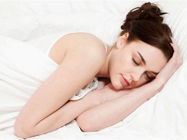 พักผ่อนให้เพียงพอ ควรนอนหลับเฉลี่ย 6-8 ชั่วโมงต่อวัน